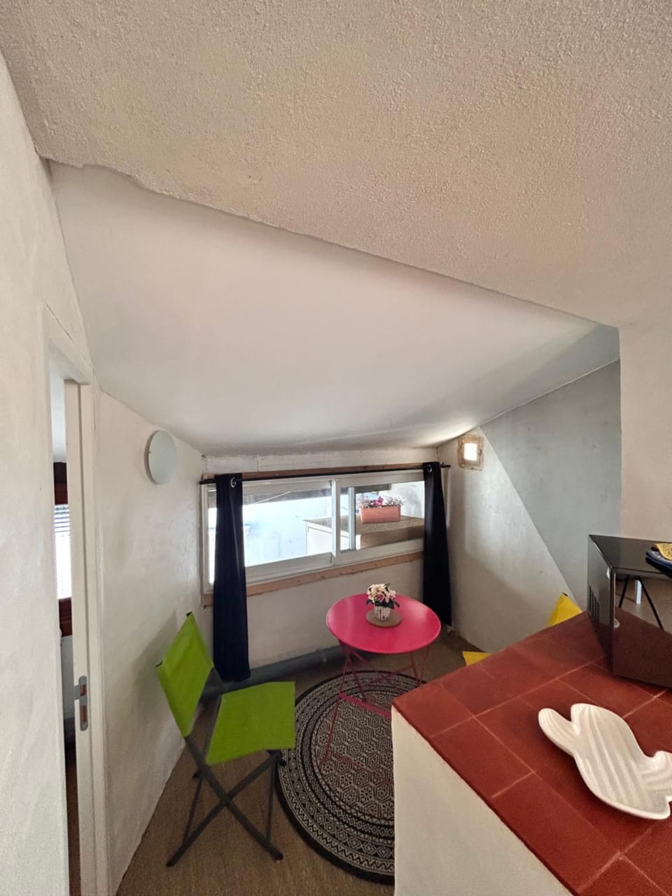Seating area, Dining area