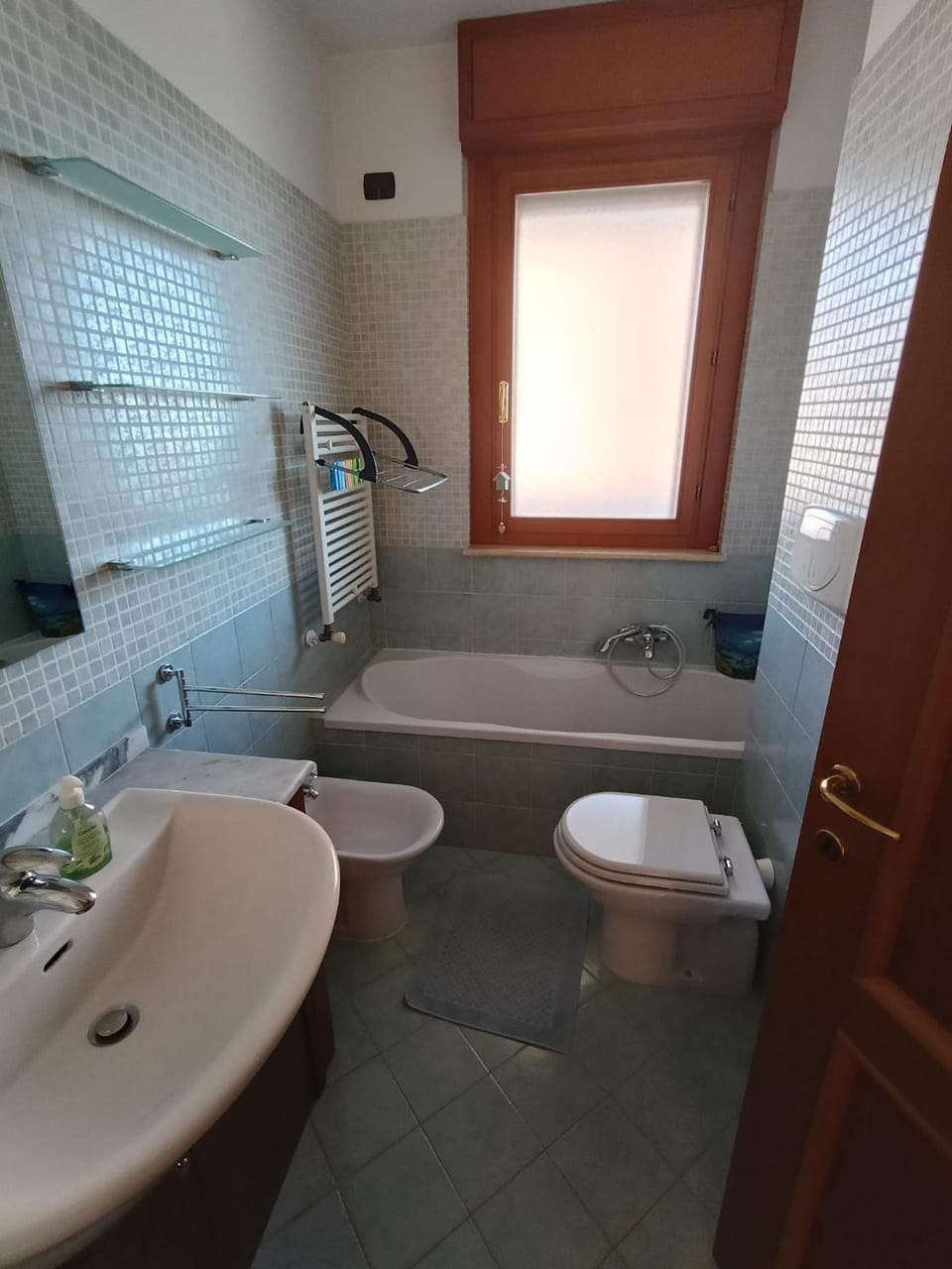 Toilet, Bathroom, Bath, bidet, towels