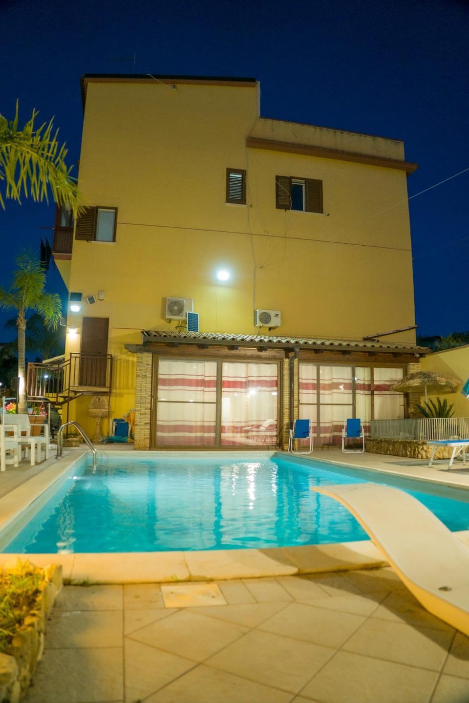 Swimming pool