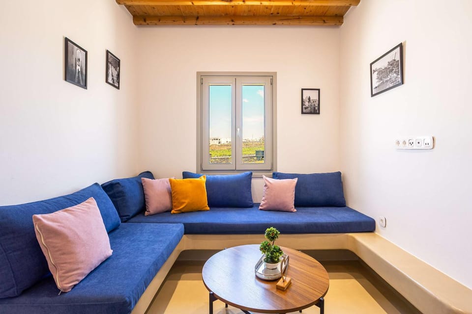 Assyr A - Santorini Cozy Cycladic Retreat House in Santorini
