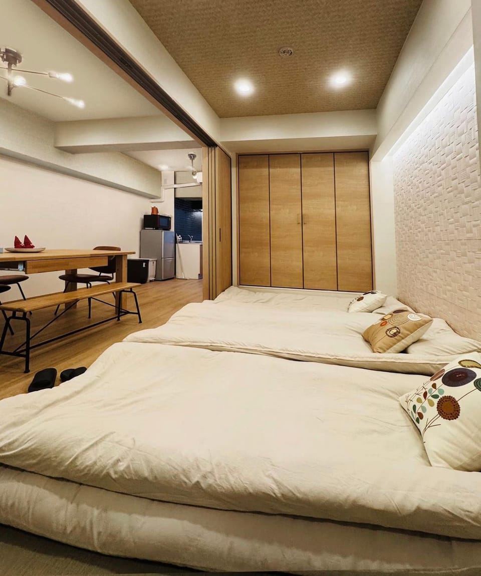 Bed, Photo of the whole room, Seating area, Bedroom