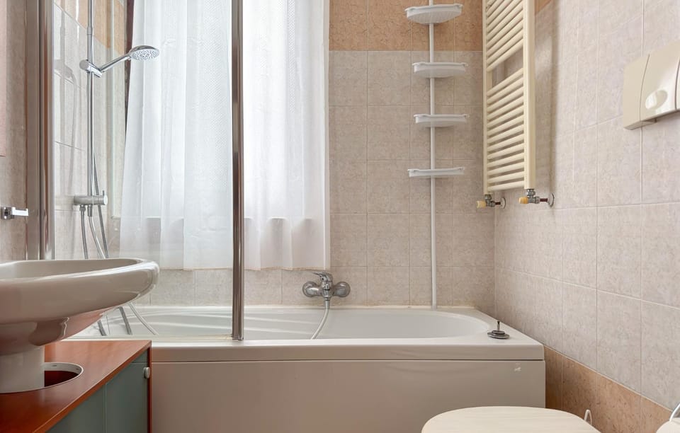 Shower, Bath