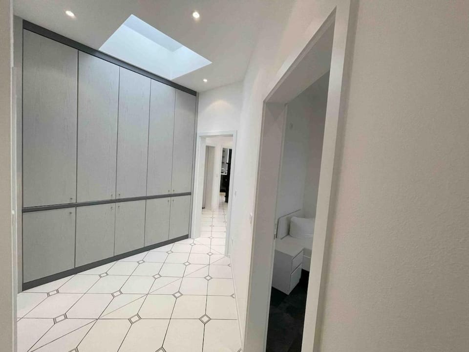 R111 Große Moderne Monteurwohnung Übergangswohnung Apartment in Regensburg