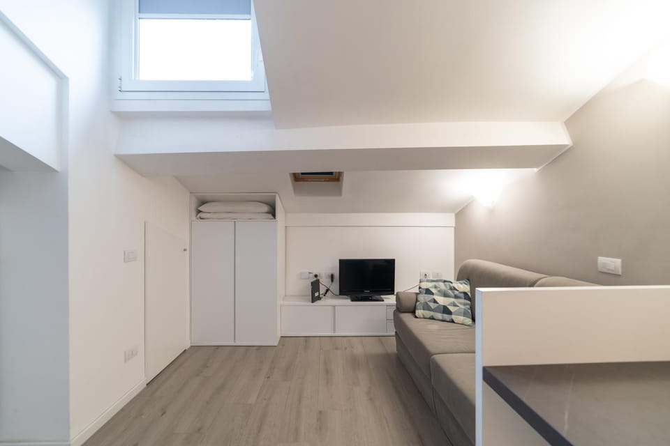 Bed, Bedroom, wardrobe, air conditioner
