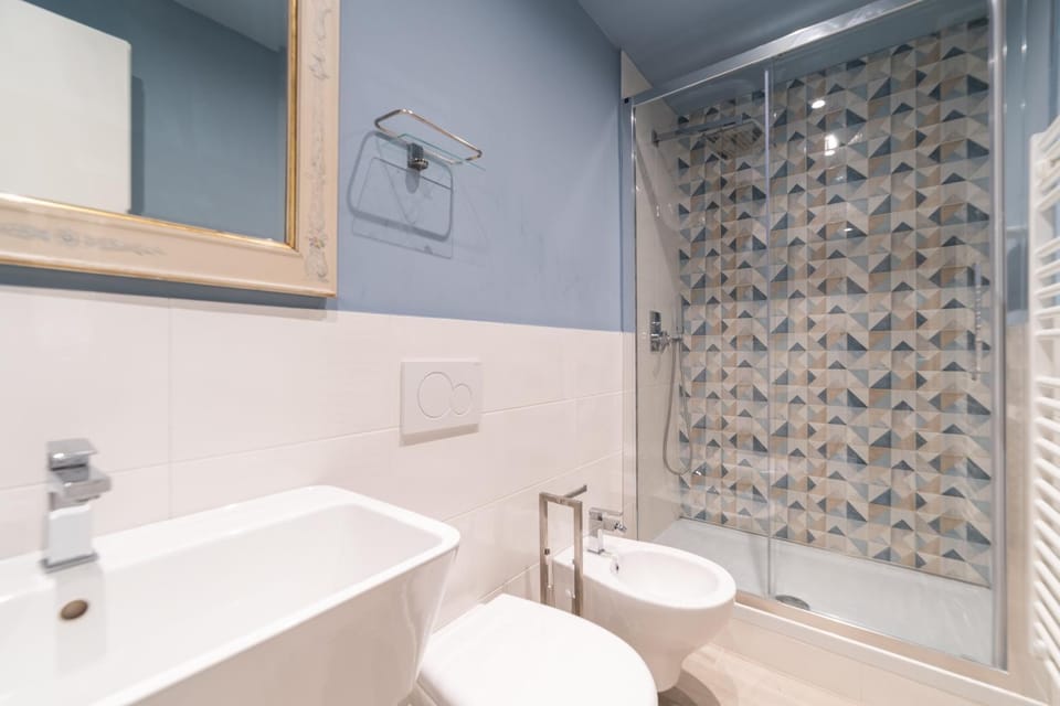 Shower, Toilet, bidet