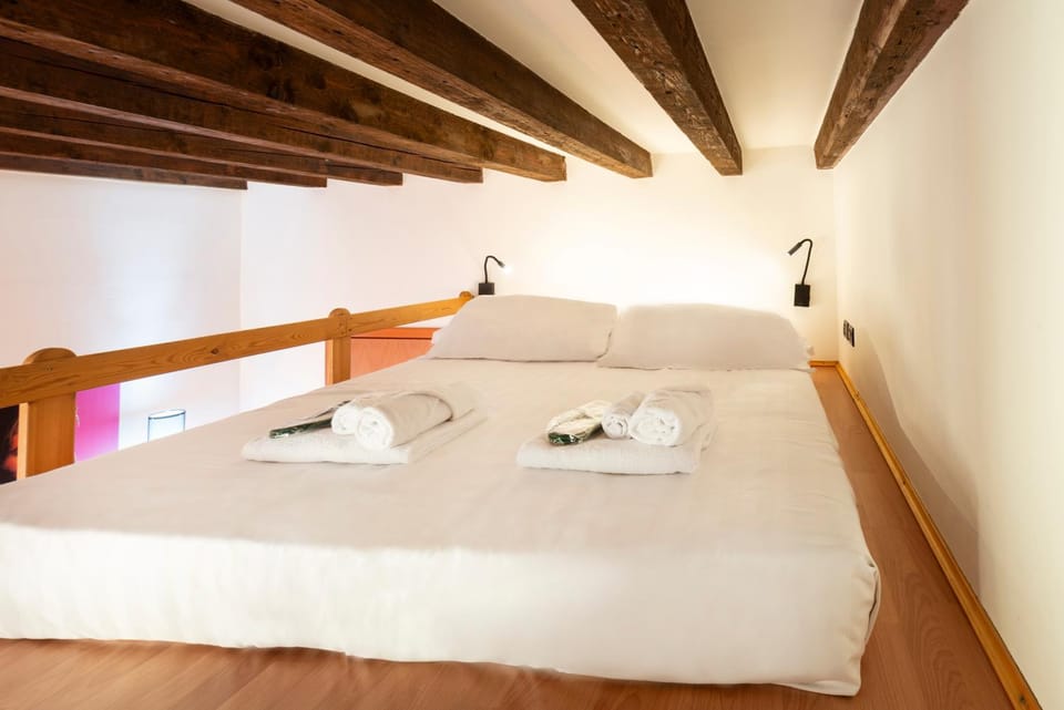 Bed, Photo of the whole room