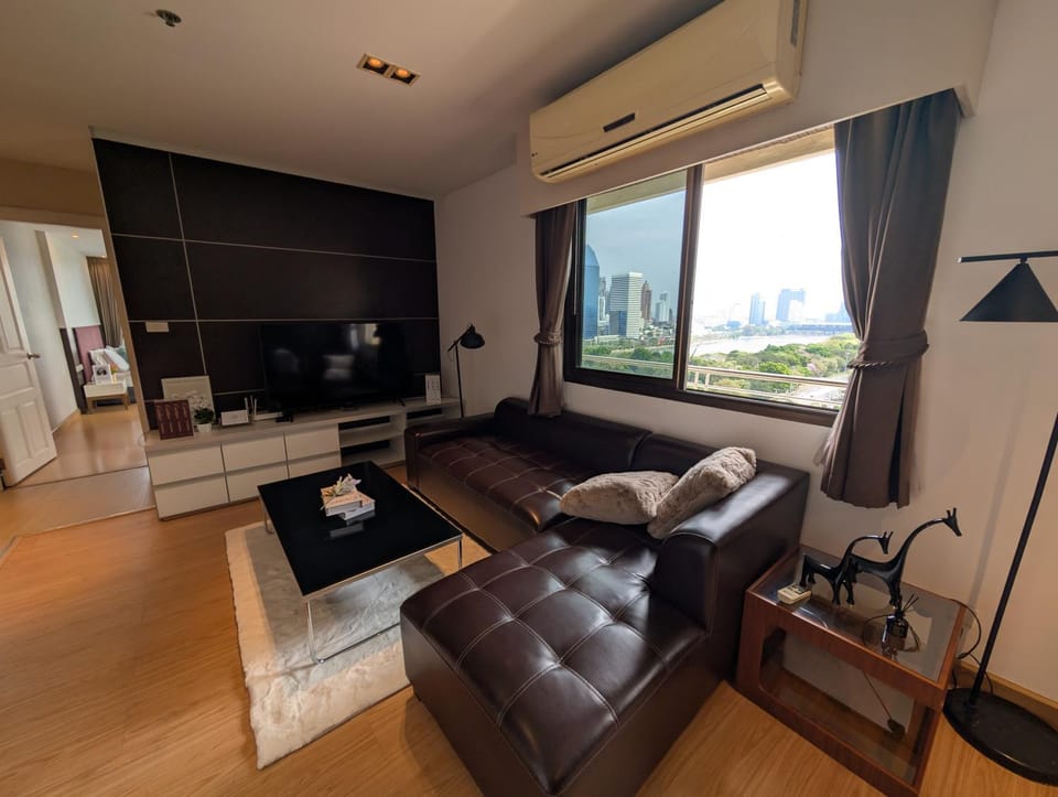 TV and multimedia, Living room, Seating area, air conditioner