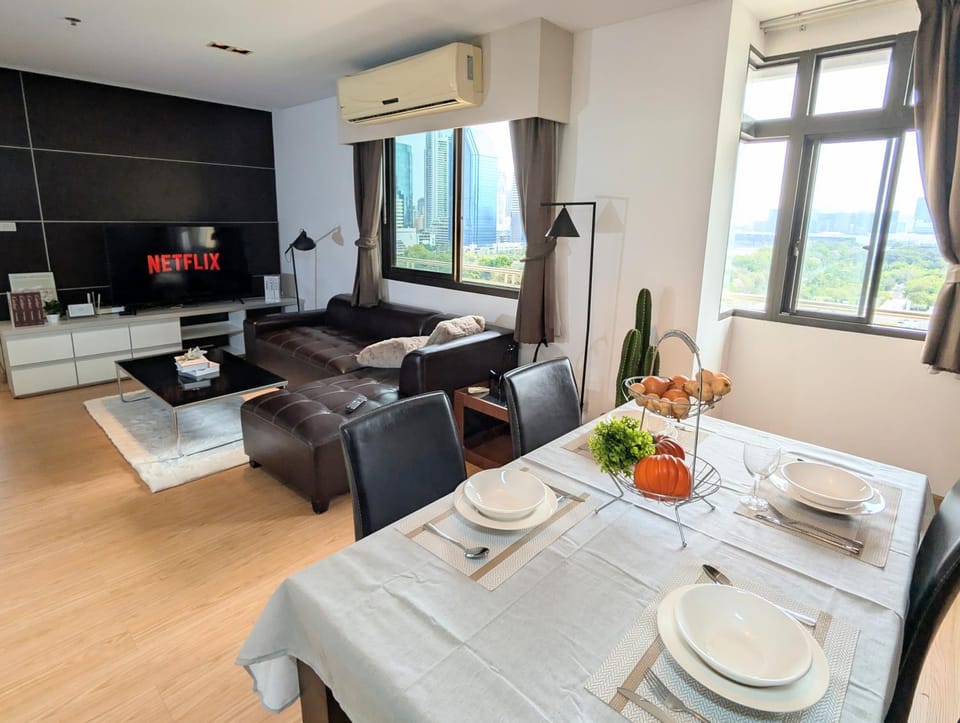 TV and multimedia, Living room, Seating area, Dining area, air conditioner