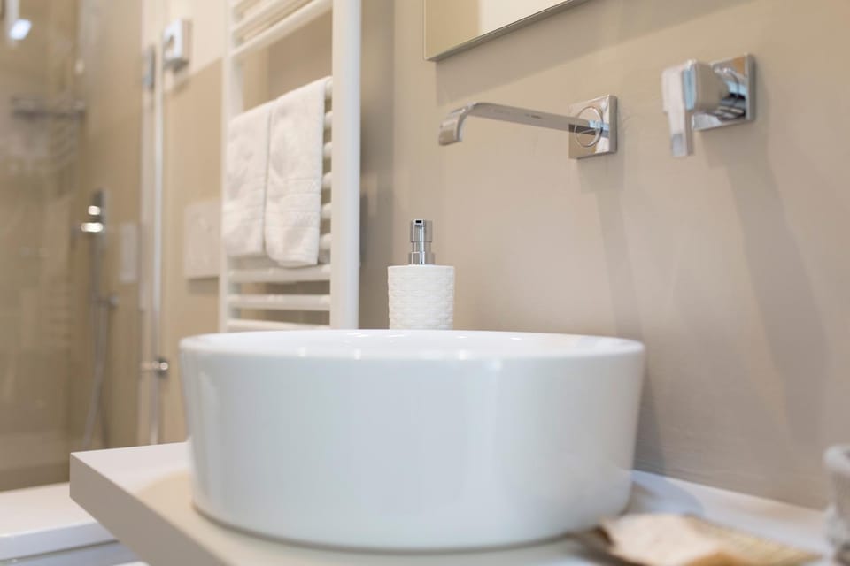 Shower, Bathroom, Decorative detail, towels