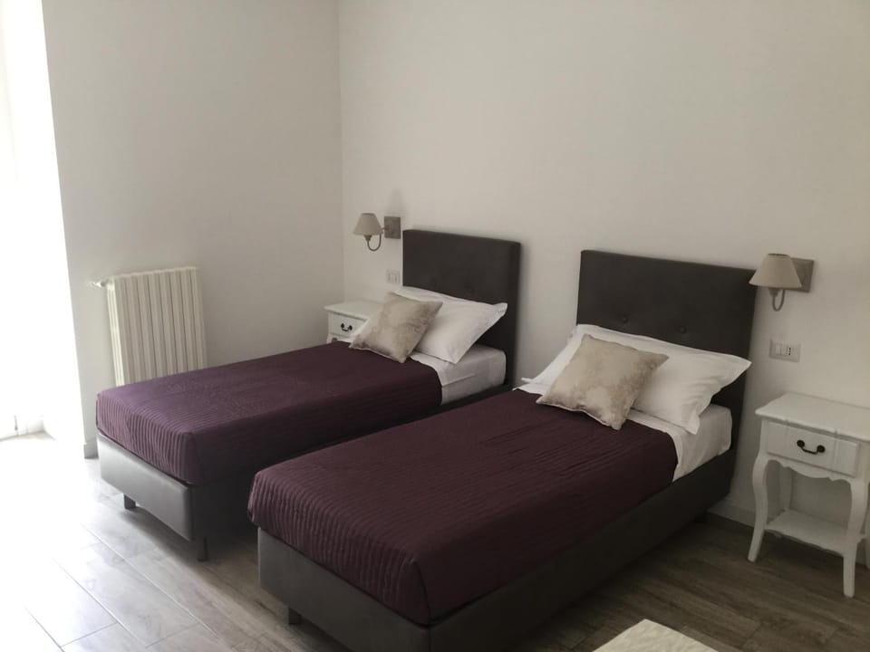 Bed, Photo of the whole room, Bedroom, internet