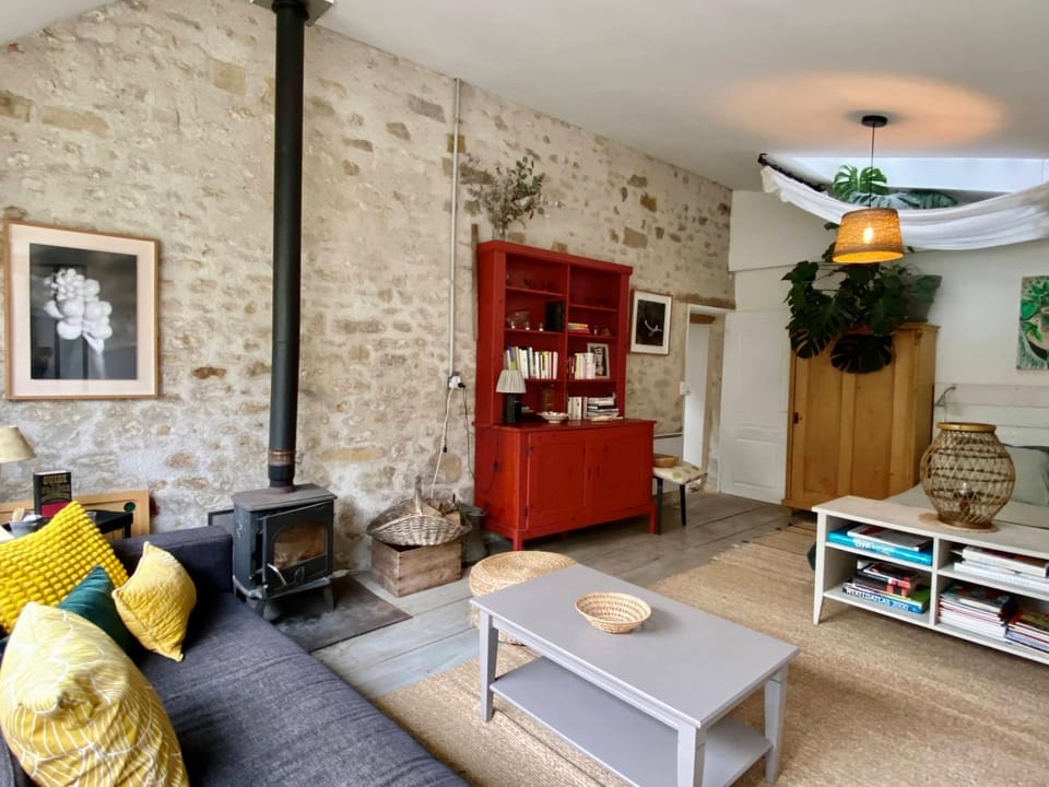Bed, Living room, Bedroom