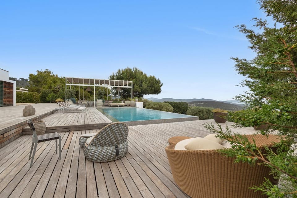 Property building, Balcony/Terrace, Living room, Swimming pool