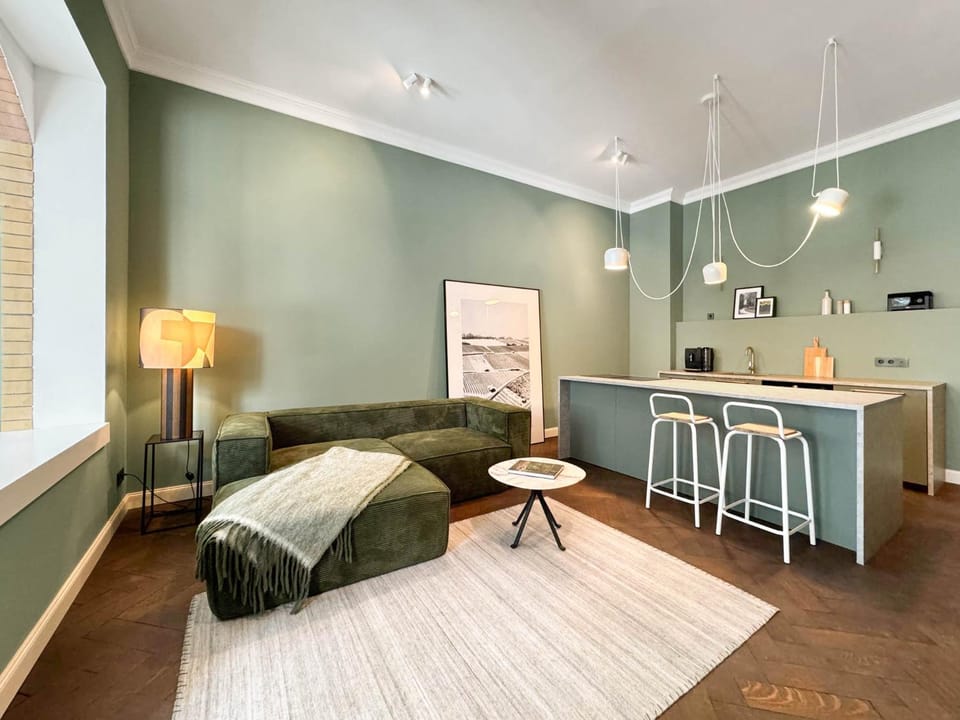 Kitchen or kitchenette, Living room, Seating area, Dining area