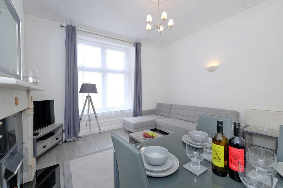 Stunning 2 Bed City Centre Apartment Union Grove Apartment in Aberdeen