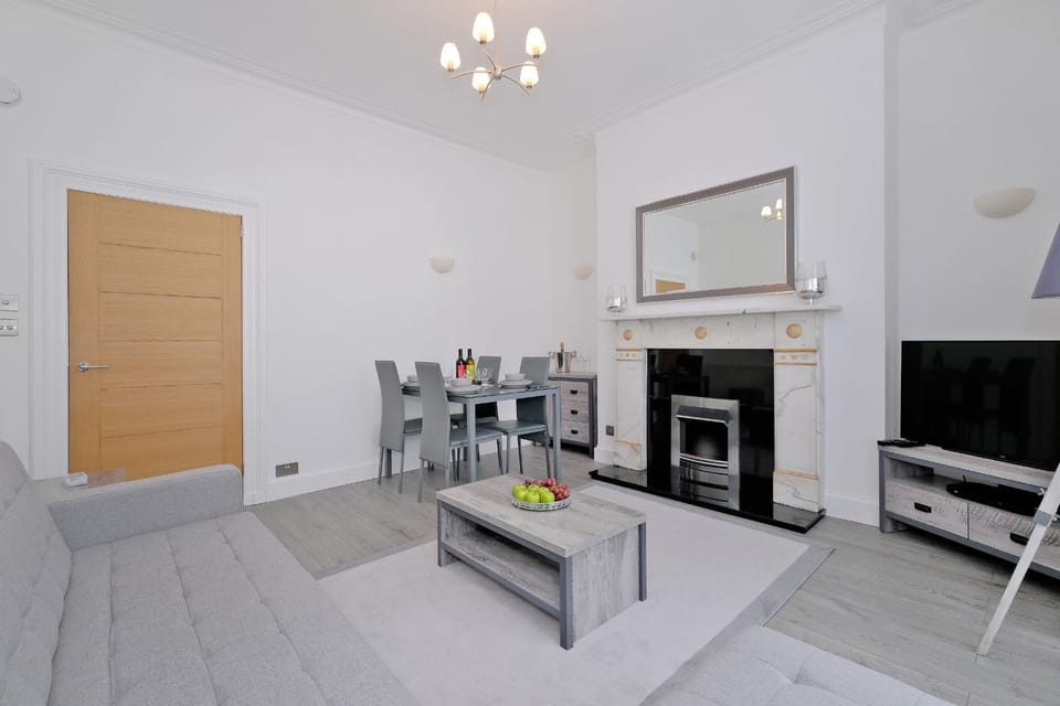 Stunning 2 Bed City Centre Apartment Union Grove Apartment in Aberdeen