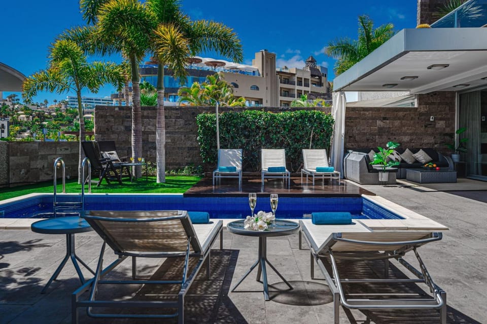 Pool view, Swimming pool, Swimming pool, sunbed