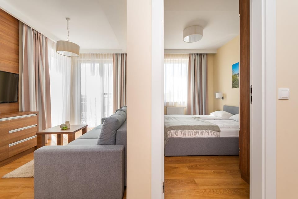 Bed, TV and multimedia, Living room, Seating area, Bedroom, air conditioner