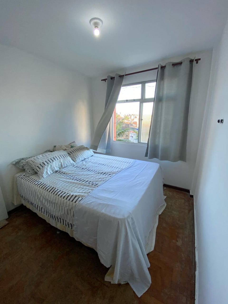 Quarto no Rio Vermelho laranja Apartment in Salvador