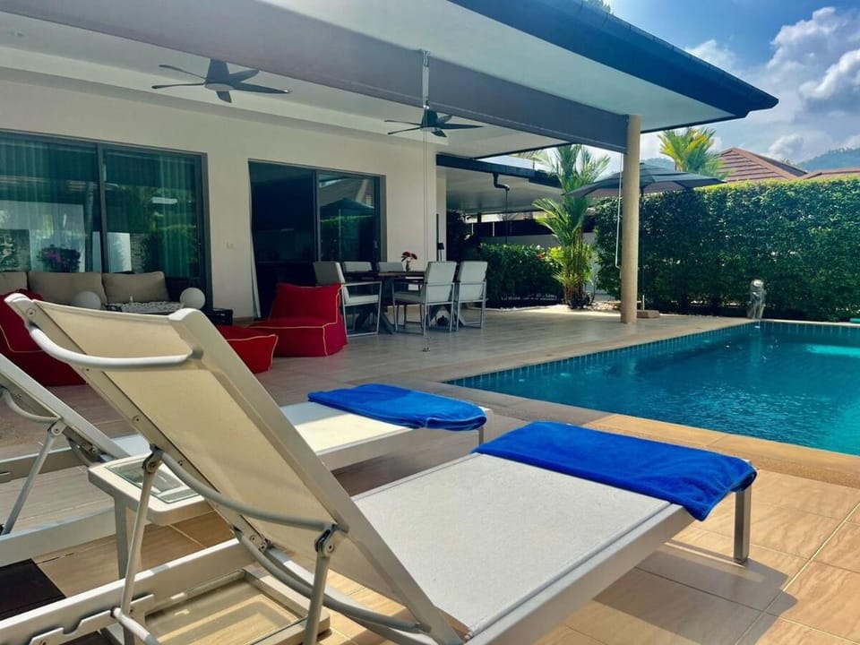 Seating area, Pool view, Swimming pool
