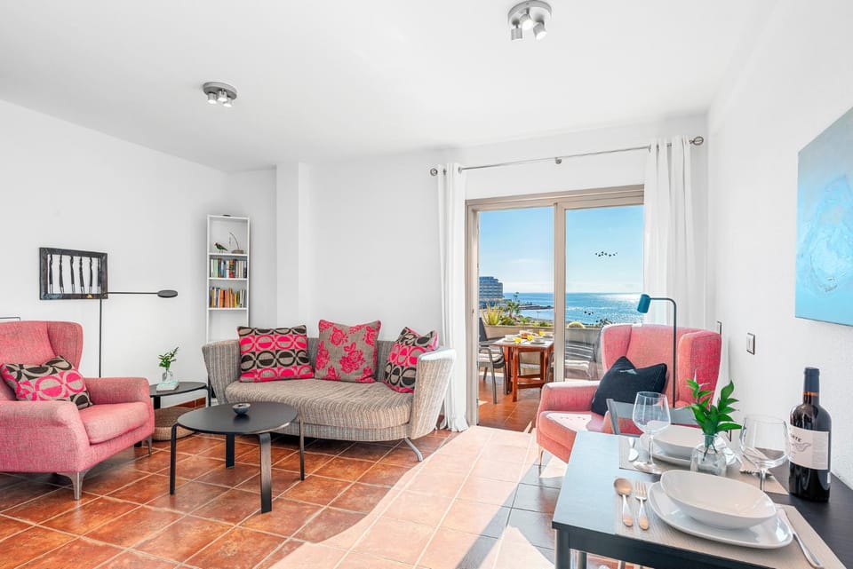 Living room, Dining area, Sea view