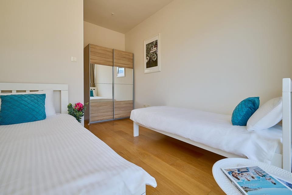 Tre Canne, Private 2-Bedroom Apartment in Aparthotel Apartment in Budva