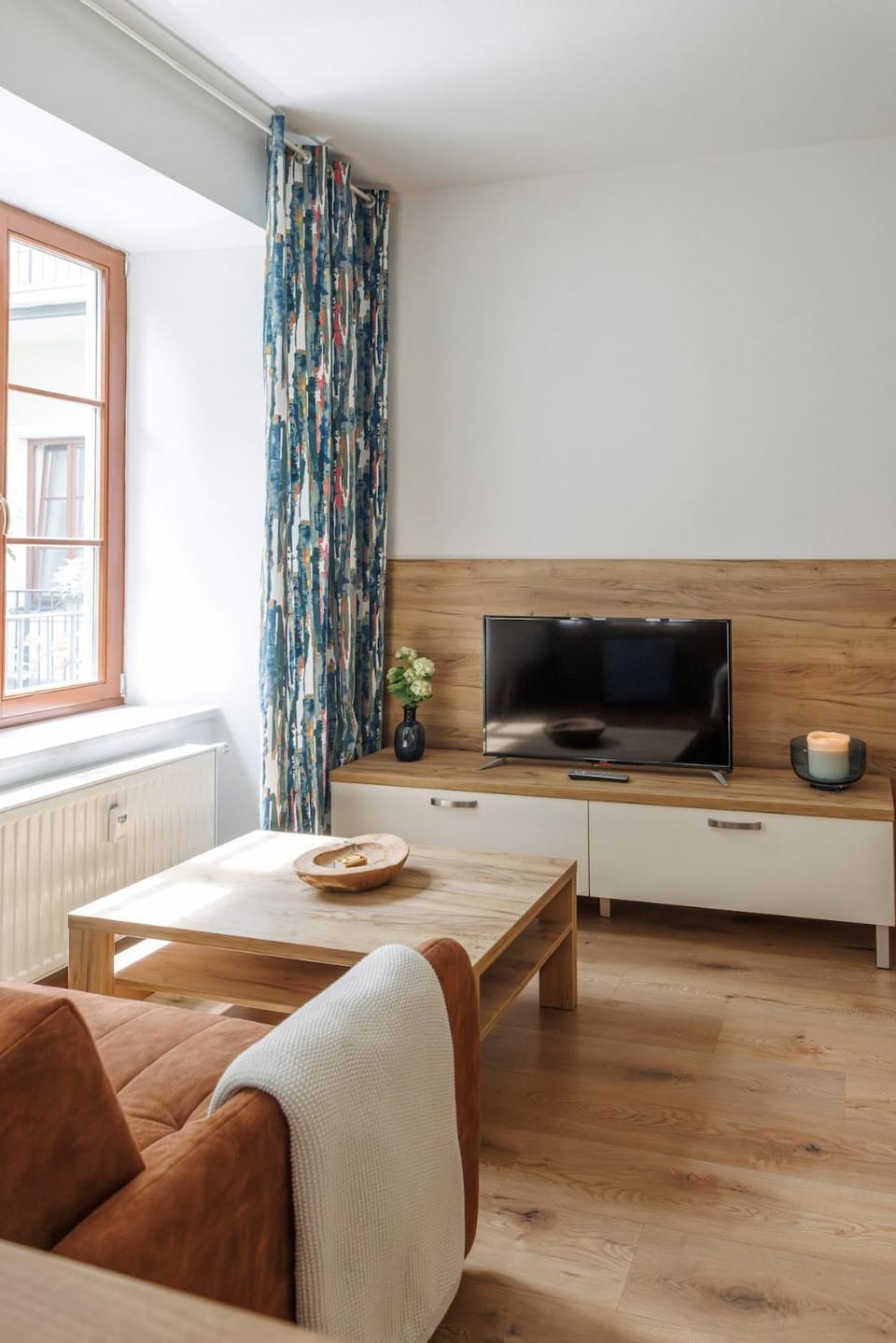 Communal lounge/ TV room, TV and multimedia, Living room, Seating area, internet