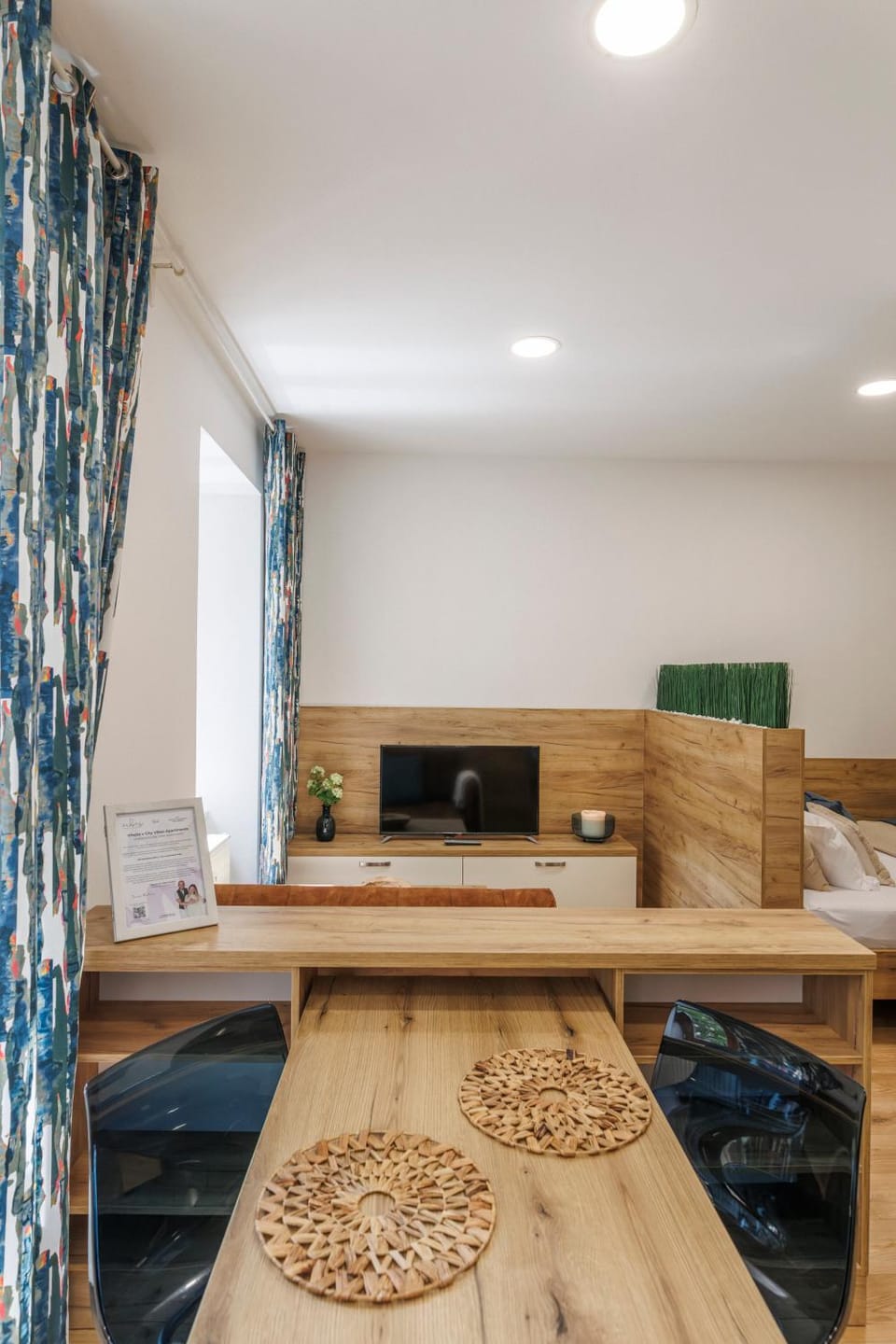 Living room, Photo of the whole room, Seating area, Dining area