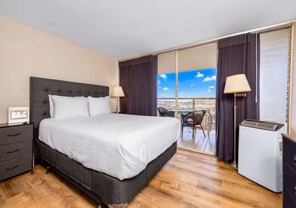 Bed, View (from property/room), Photo of the whole room, Bedroom