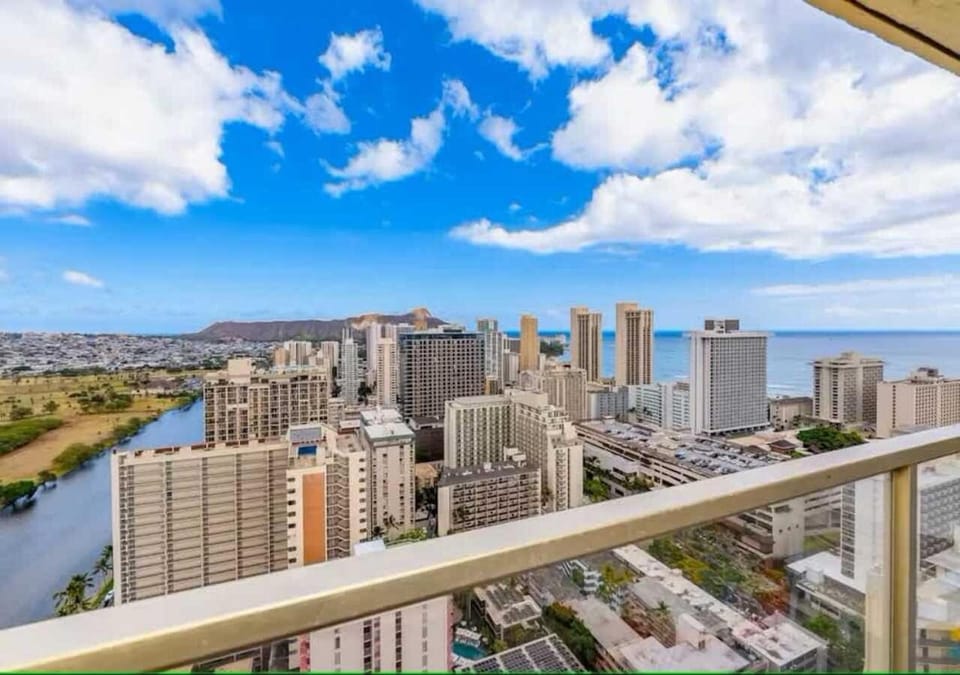 Balcony/Terrace, Beach, City view, Mountain view, Sea view