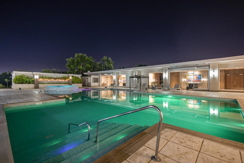 Swimming pool