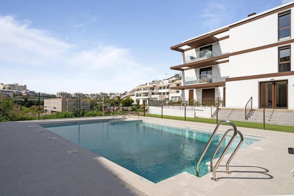 Lovely Modern Estepona Apt walk to beach - RDR464 Apartment in Estepona