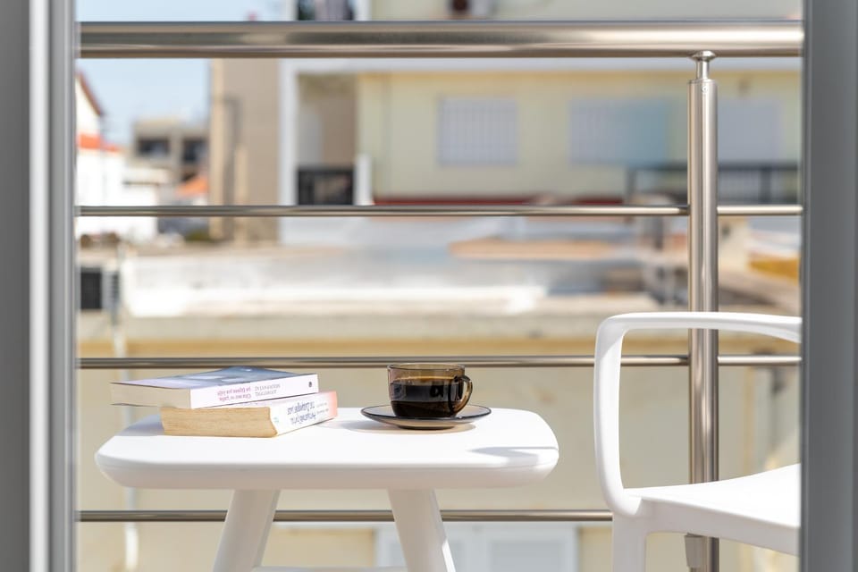 Property building, Balcony/Terrace, Dining area