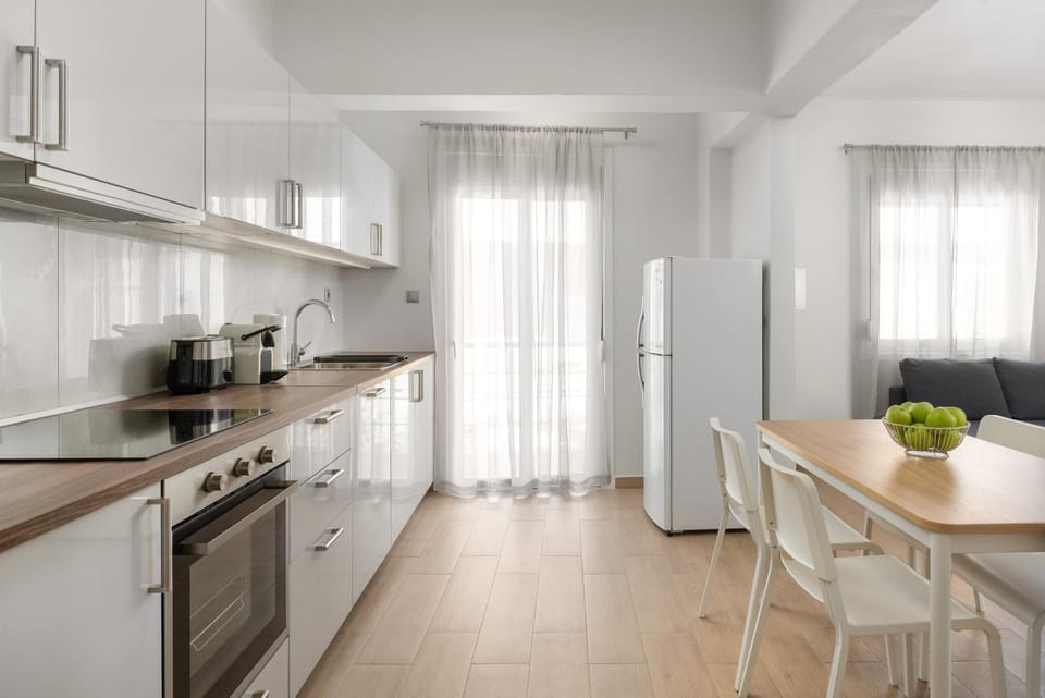 Kitchen or kitchenette, Dining area, oven, stove, toaster