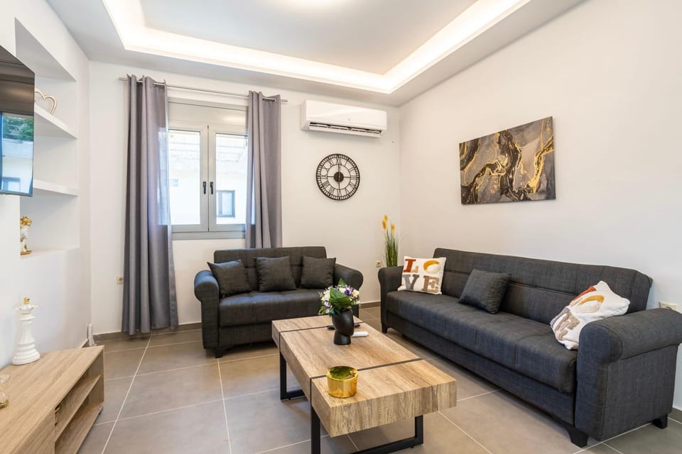 TV and multimedia, Living room, Seating area, air conditioner