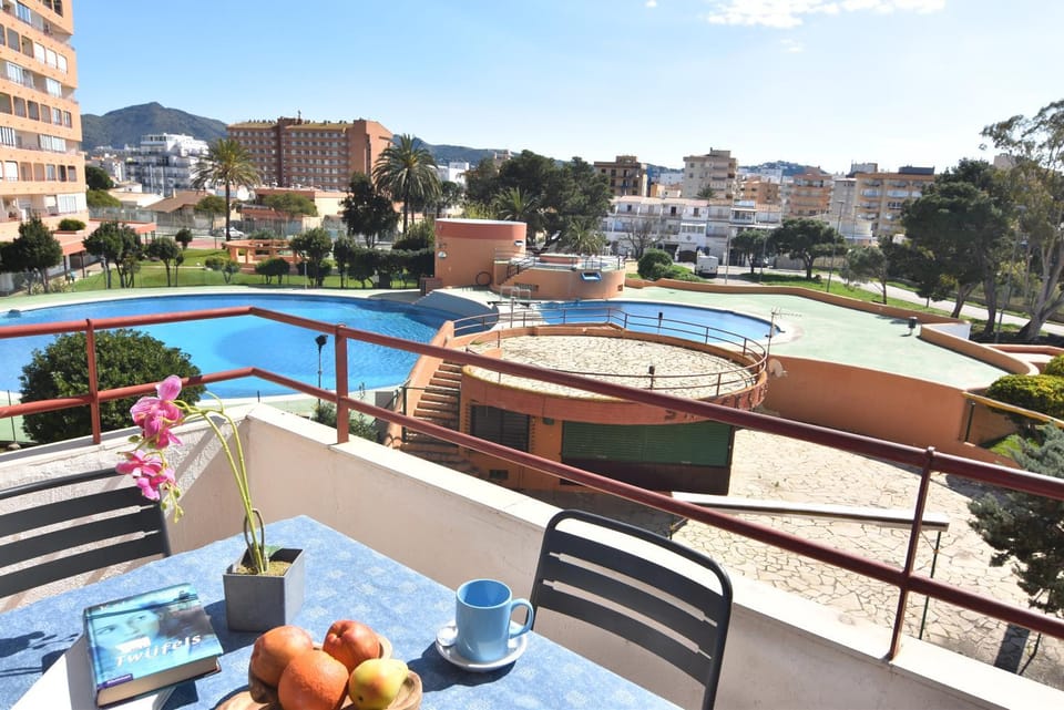 Property building, Balcony/Terrace, Swimming pool