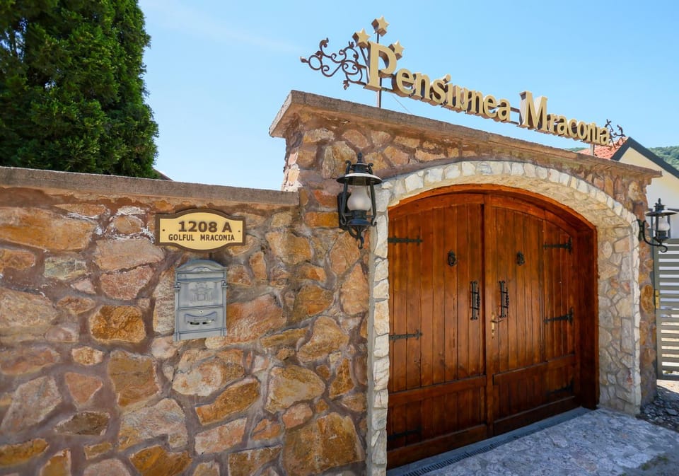Pensiunea Mraconia Bed and Breakfast in Serbia