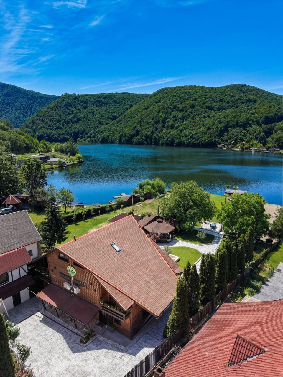 Pensiunea Mraconia Bed and Breakfast in Serbia