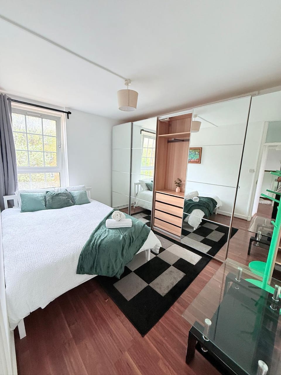London City Escape for Summer - For 6ppl near, 1 stop to Tower Bridge - 3mins to DLR overground Apartment in London