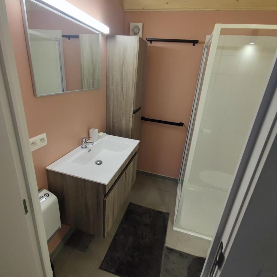 Shower, Toilet, Bathroom