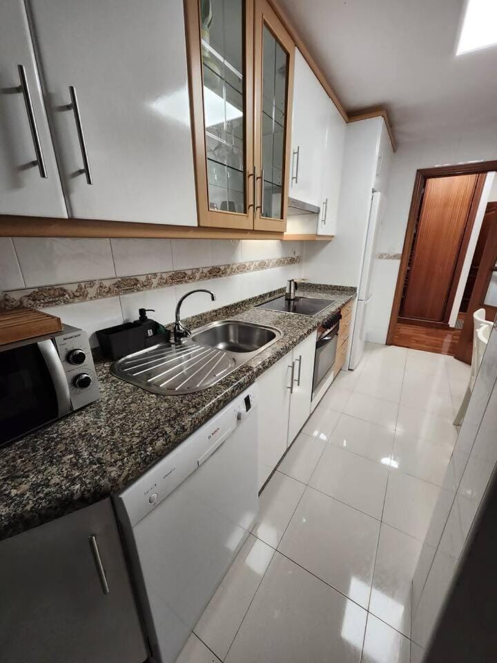 Kitchen or kitchenette, dishwasher, stove