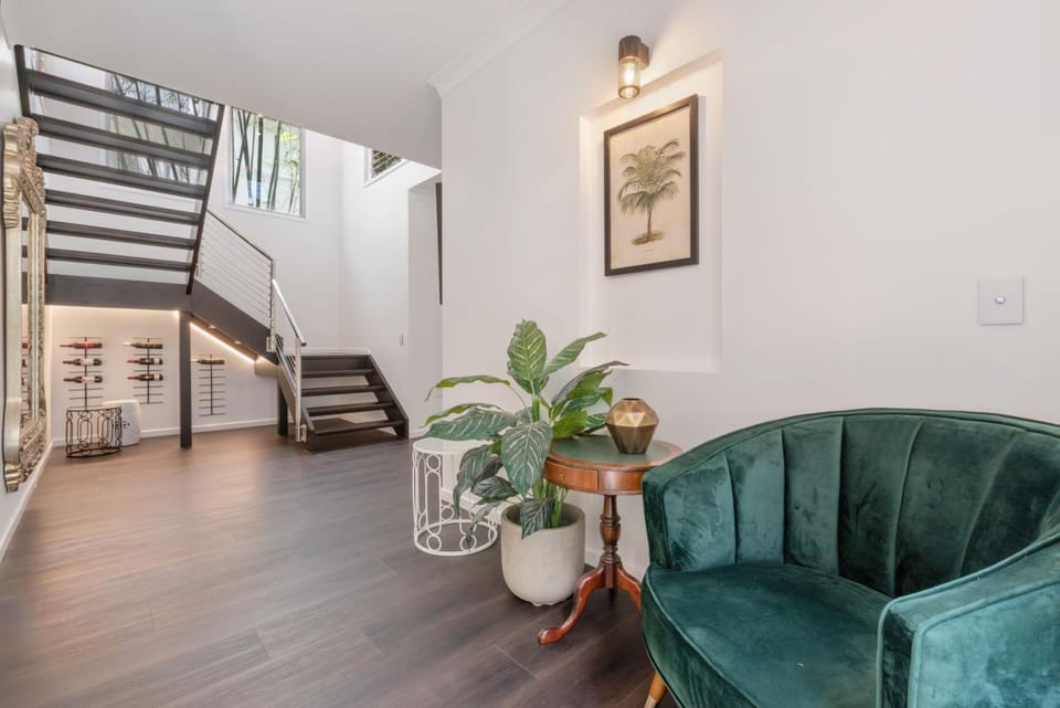 Large Family Home with Pool & Spa House in Bulimba