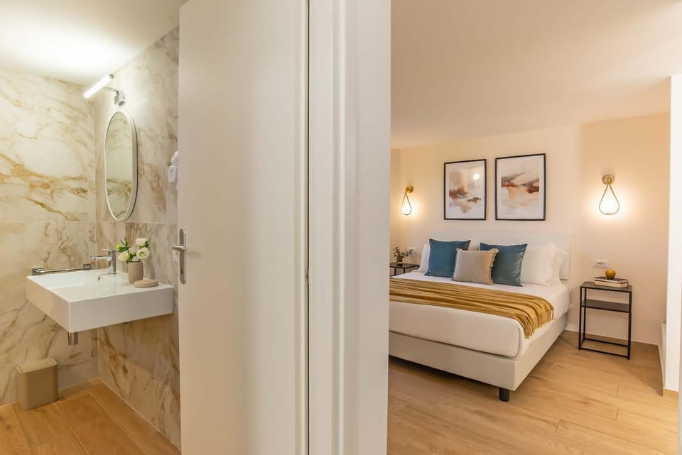 Bathroom, Photo of the whole room, Bedroom