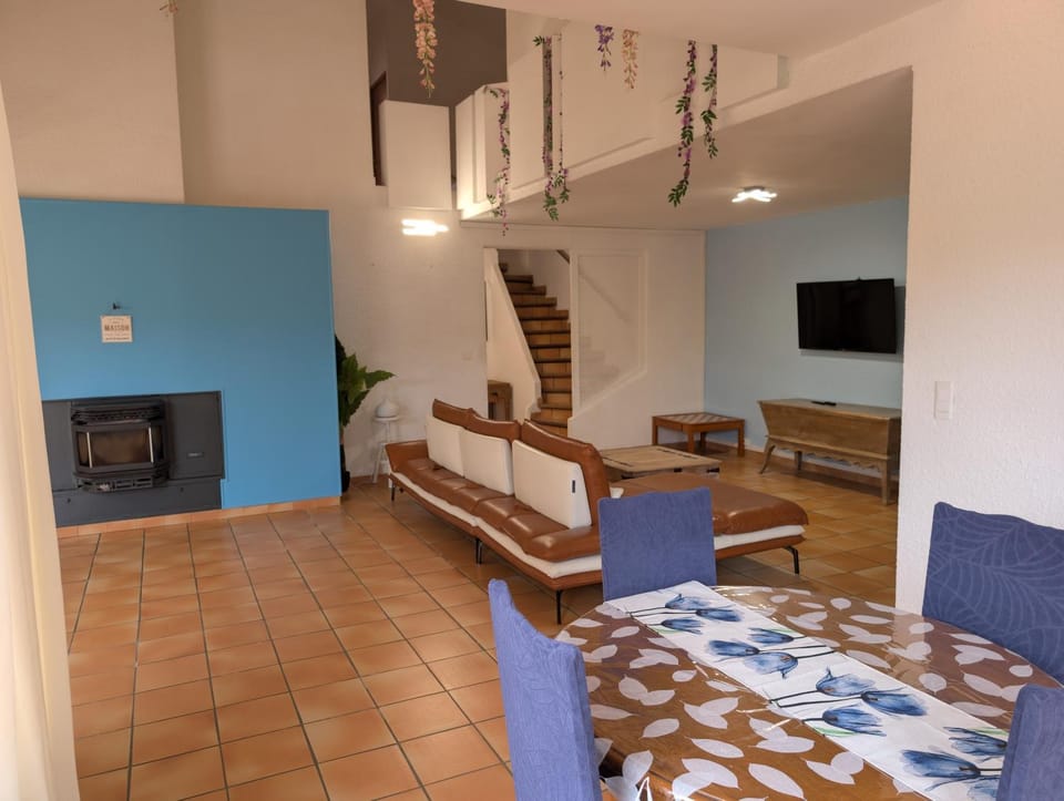 TV and multimedia, Seating area