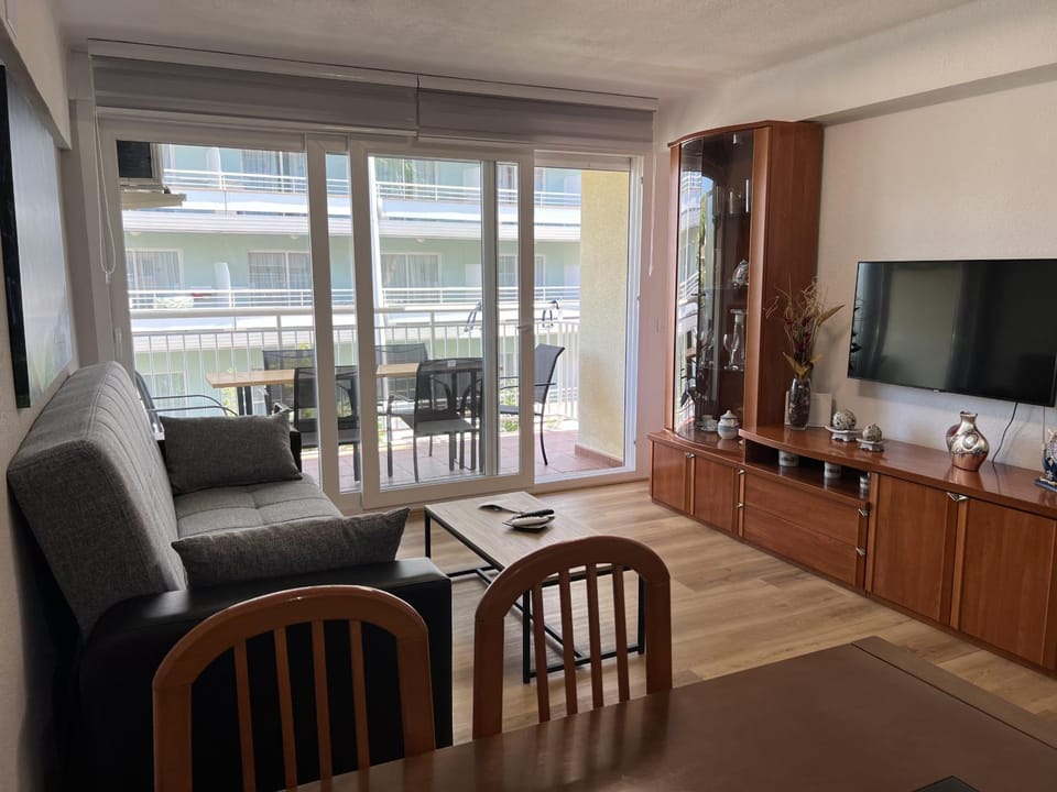 Communal lounge/ TV room, Living room