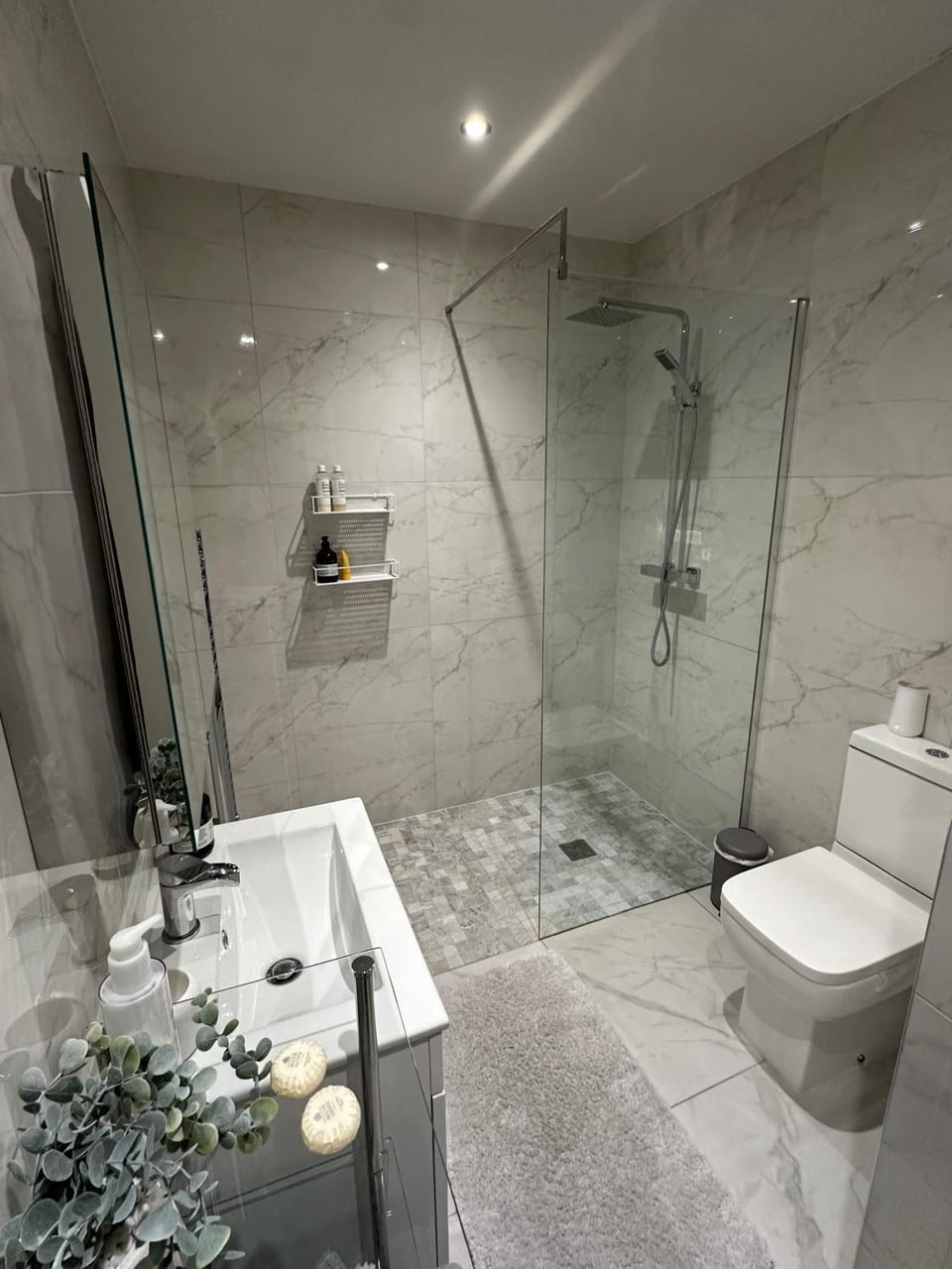 Full Apartment with secure parking great views Apartment in Preston