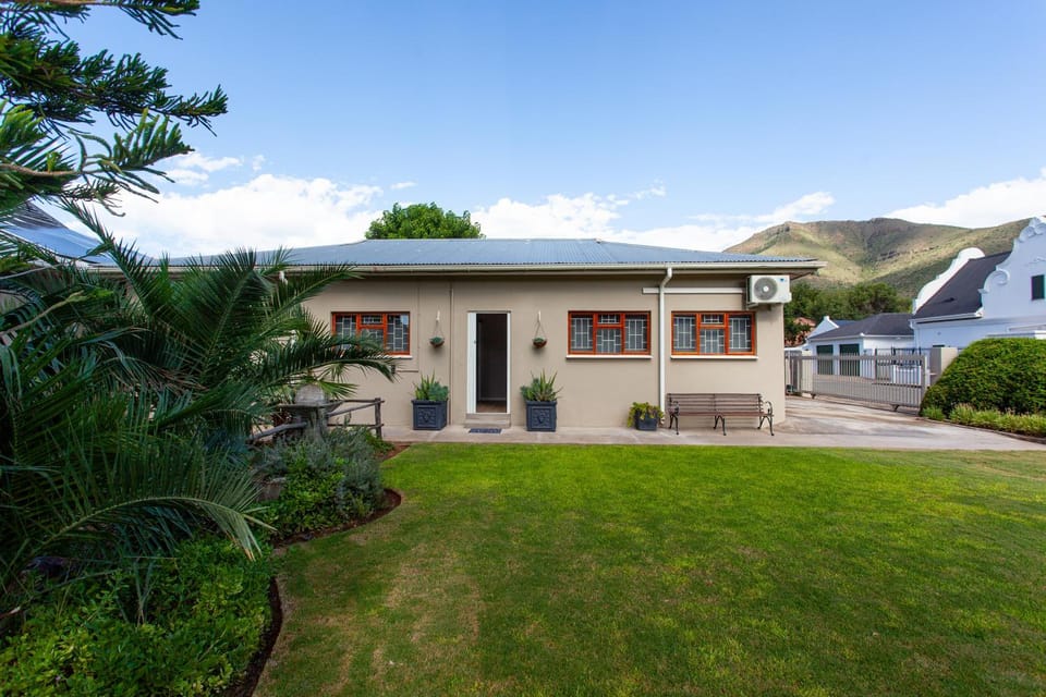Property building, Garden, Garden view, Mountain view