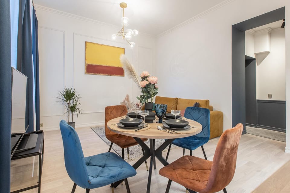 Living room, Seating area, Dining area