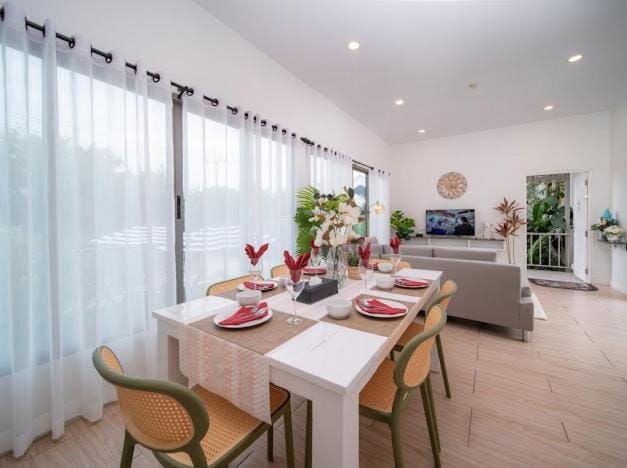 泰国普吉岛Yona海边四卧室3号 Villa in Phuket