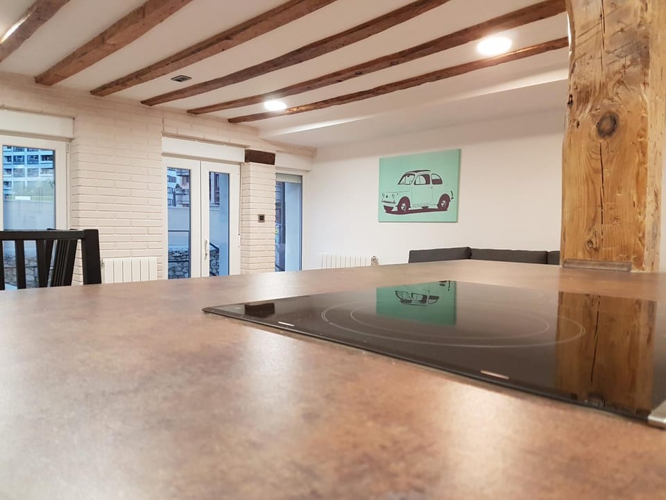 GUMERFLAT PATIO-Yaard, Parking &, WiFi Fibra Free, Downtown Apartment in Burgos