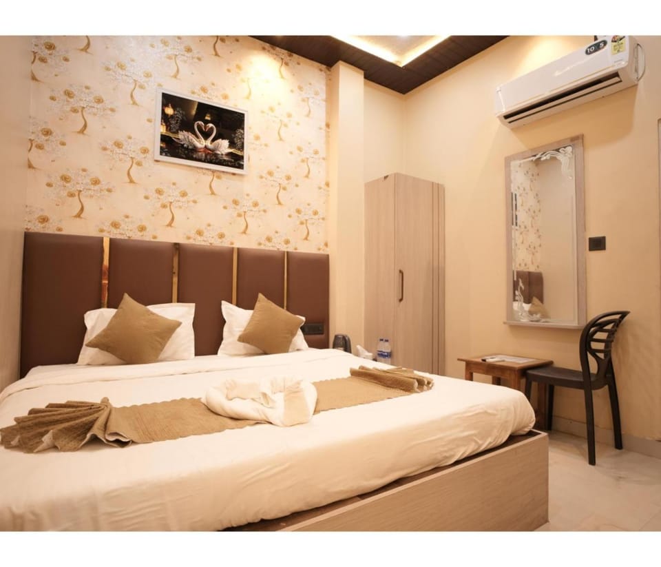 towels, wardrobe, air conditioner